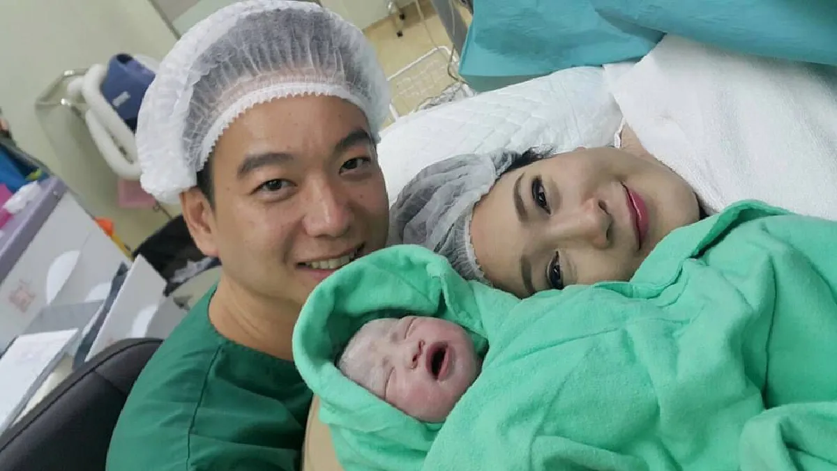 คลอดแล้ว! น้องพอลลี่ ลูกสาวคนแรกของ ตุ๊กตา อินทิรา