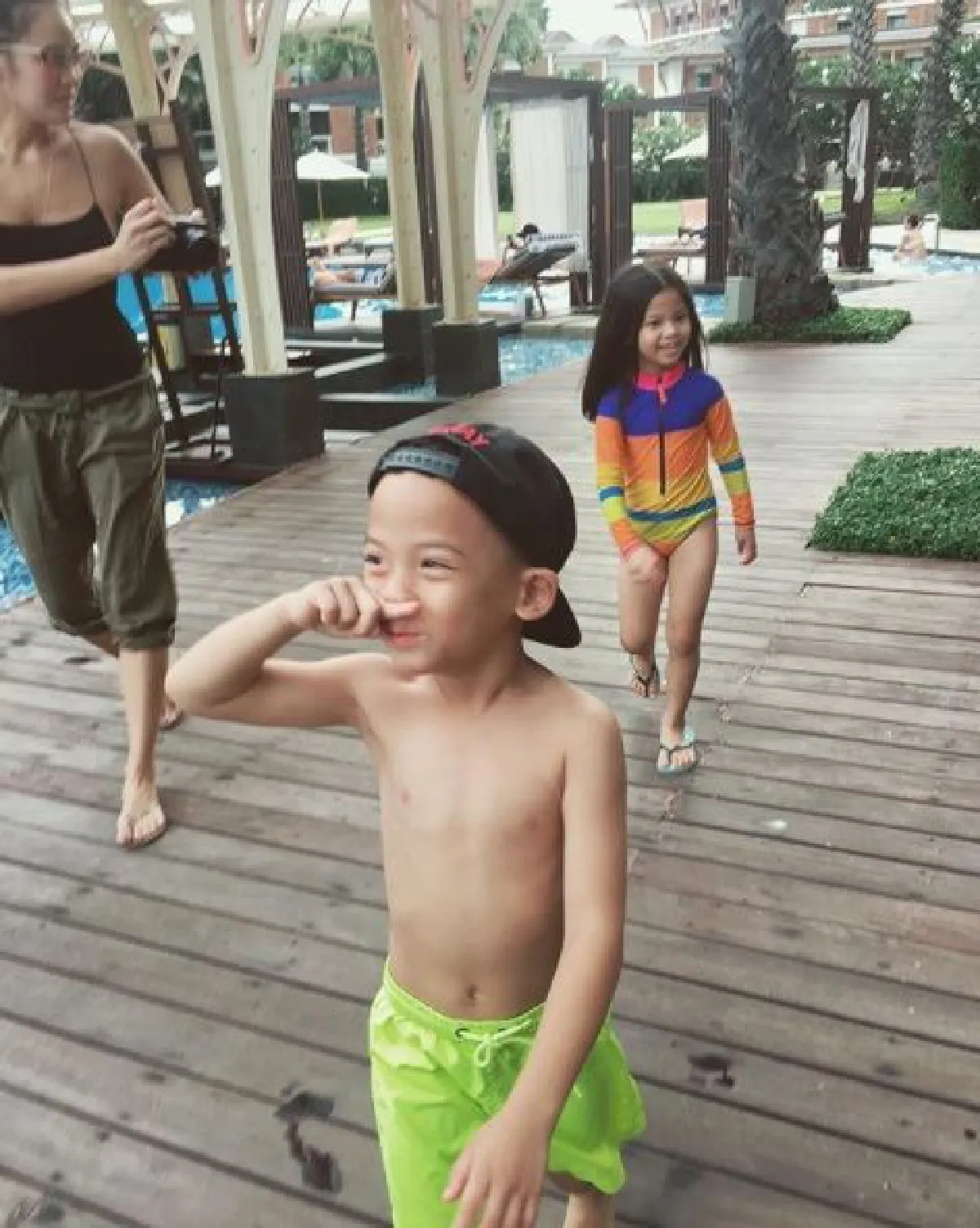 โมเม้นต์น่ารักสุดอบอุ่นของ น้าเจี๊ยบ กับหลานแฝด บีน่า-บรู๊คลิน