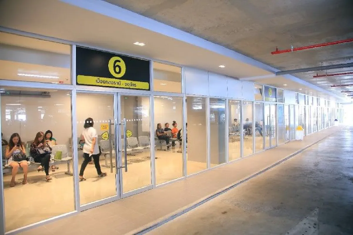 "ท่ารถตู้เมืองทองฯ" มิติใหม่แห่งการรอคอย สะดวกสวยงามเหมือนกับสนามบิน