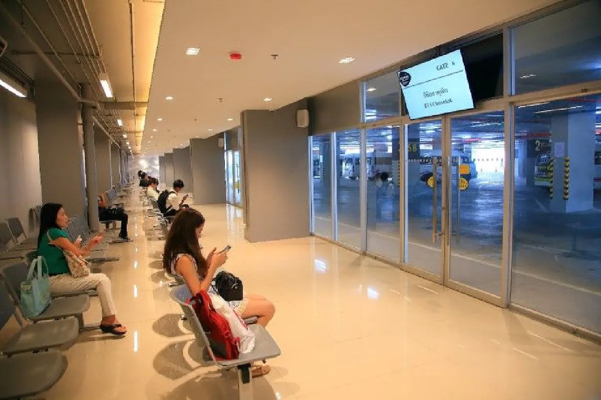 "ท่ารถตู้เมืองทองฯ" มิติใหม่แห่งการรอคอย สะดวกสวยงามเหมือนกับสนามบิน