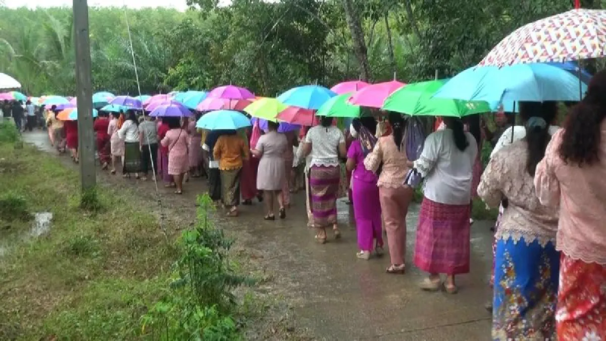 พ่อแก้บนยกขันหมาก100ขันขอสะใภ้ให้ลูกชาย