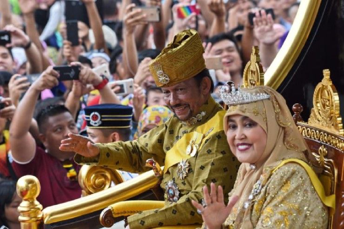 บรูไนฉลองยิ่งใหญ่ สมเด็จพระราชาธิบดีครองราชย์ครบ 50 ปี บรูไนฉลองยิ่งใหญ่ สมเด็จพระราชาธิบดีครองราชย์ครบ 50 ปี