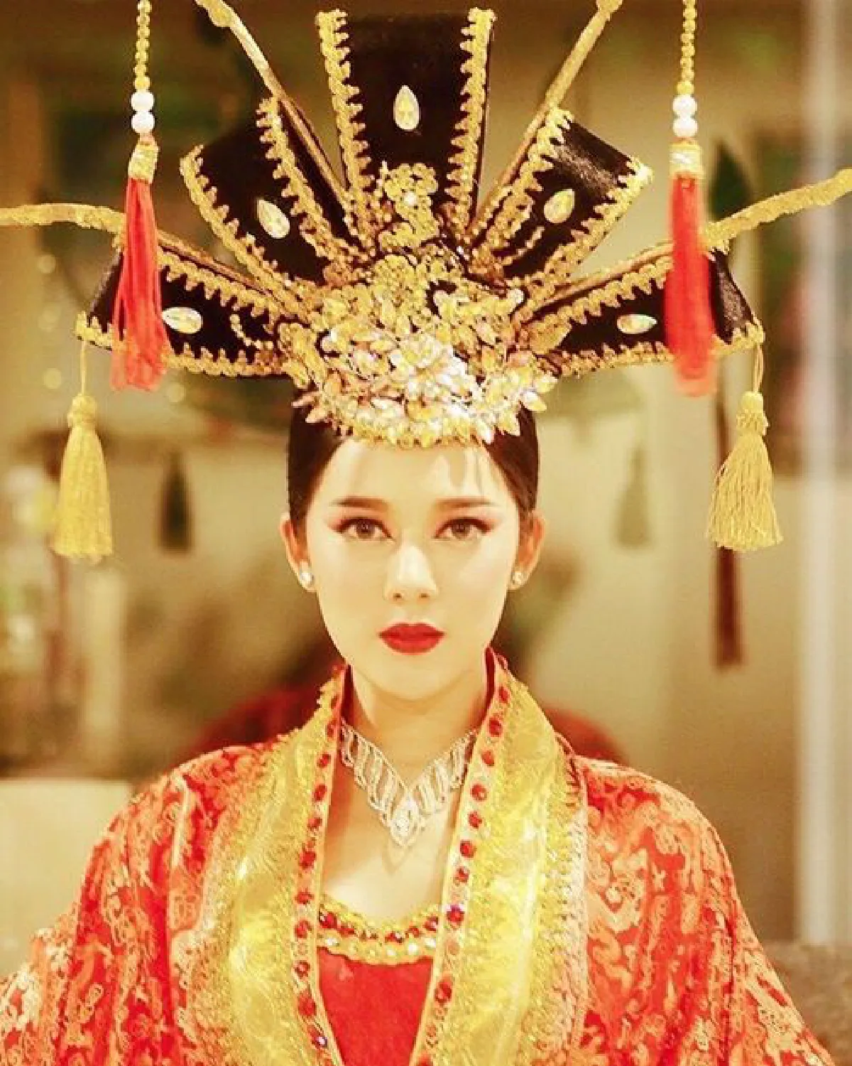 ทับทิม อัญรินทร์ สวยสะกดสายตา! แปลงโฉมเป็นเทพธิดาแห่งดวงจันทร์