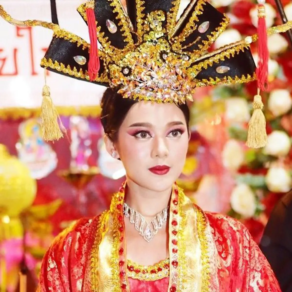 ทับทิม อัญรินทร์ สวยสะกดสายตา! แปลงโฉมเป็นเทพธิดาแห่งดวงจันทร์