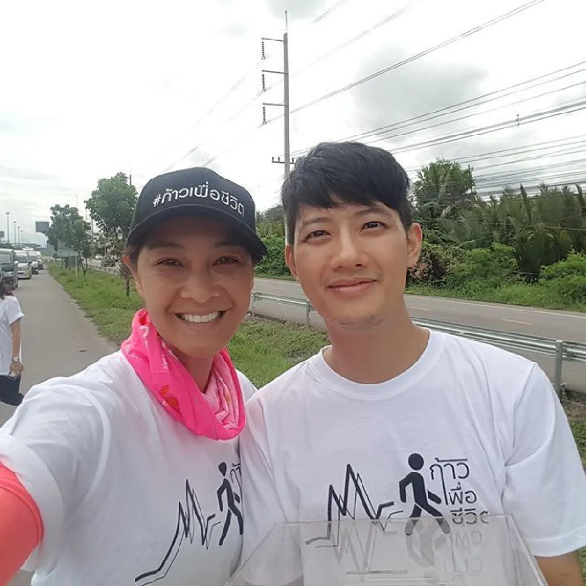 ลูกเกด นำขบวนเดินระดมทุนตากแดดลุยฝน 7 วัน ยอดบริจาค 6 ล้านบาท