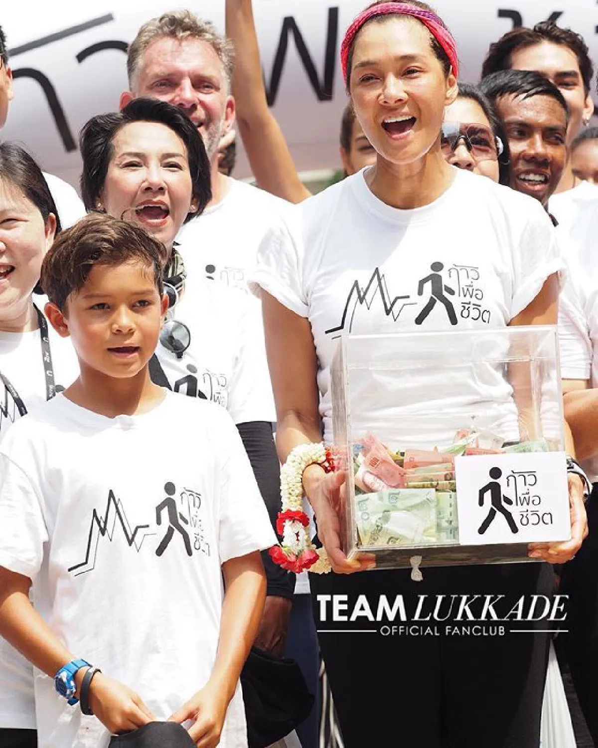 ลูกเกด นำขบวนเดินระดมทุนตากแดดลุยฝน 7 วัน ยอดบริจาค 6 ล้านบาท