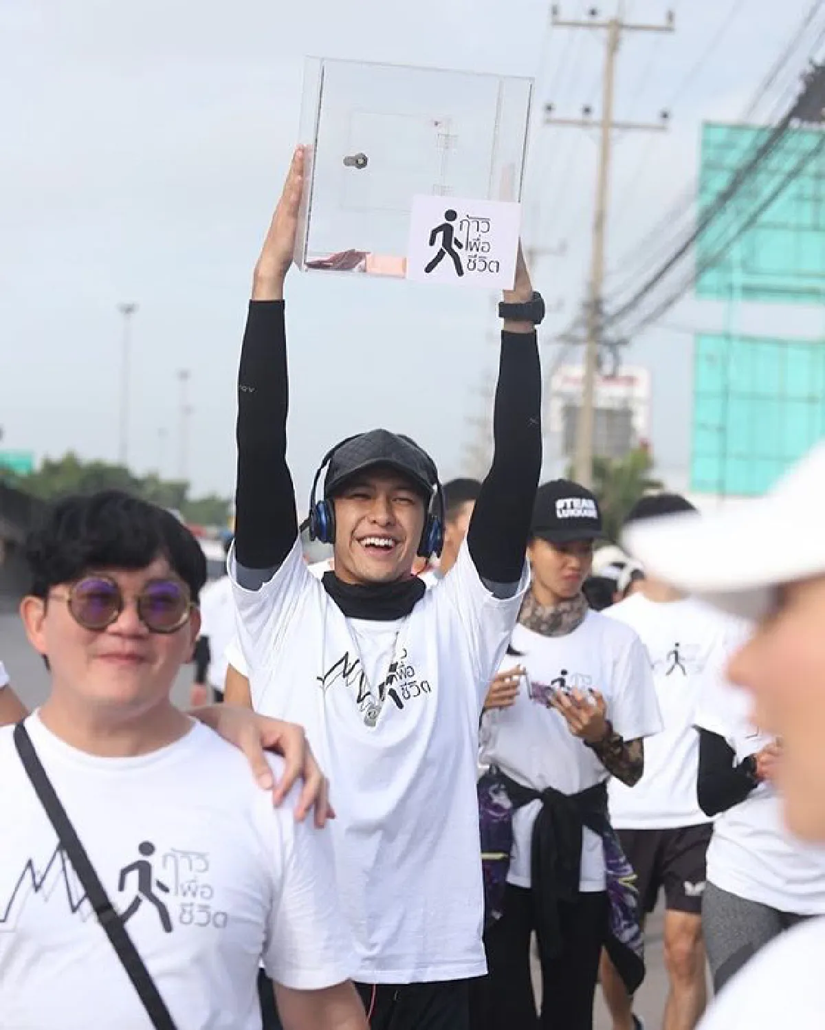 ลูกเกด นำขบวนเดินระดมทุนตากแดดลุยฝน 7 วัน ยอดบริจาค 6 ล้านบาท