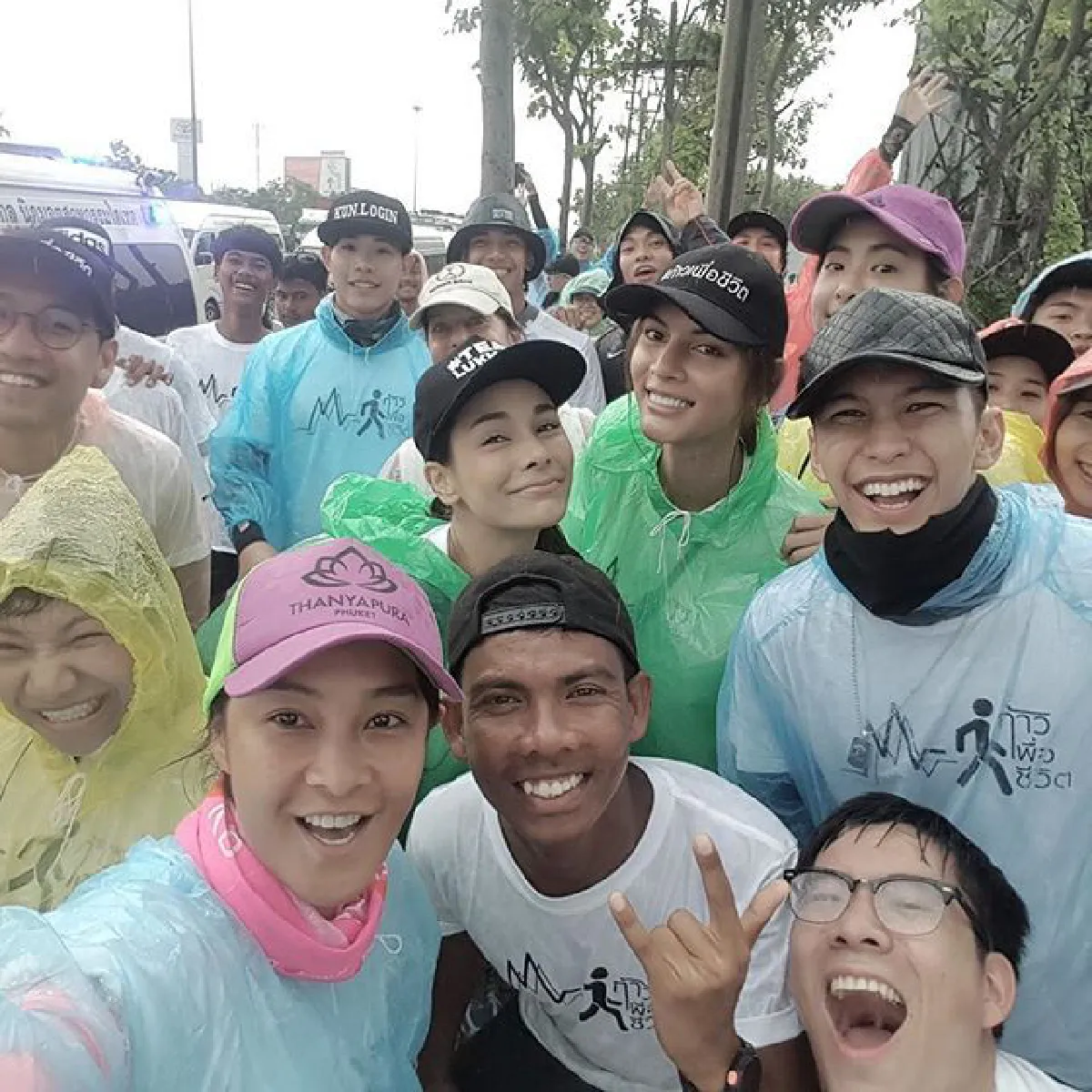 ลูกเกด นำขบวนเดินระดมทุนตากแดดลุยฝน 7 วัน ยอดบริจาค 6 ล้านบาท