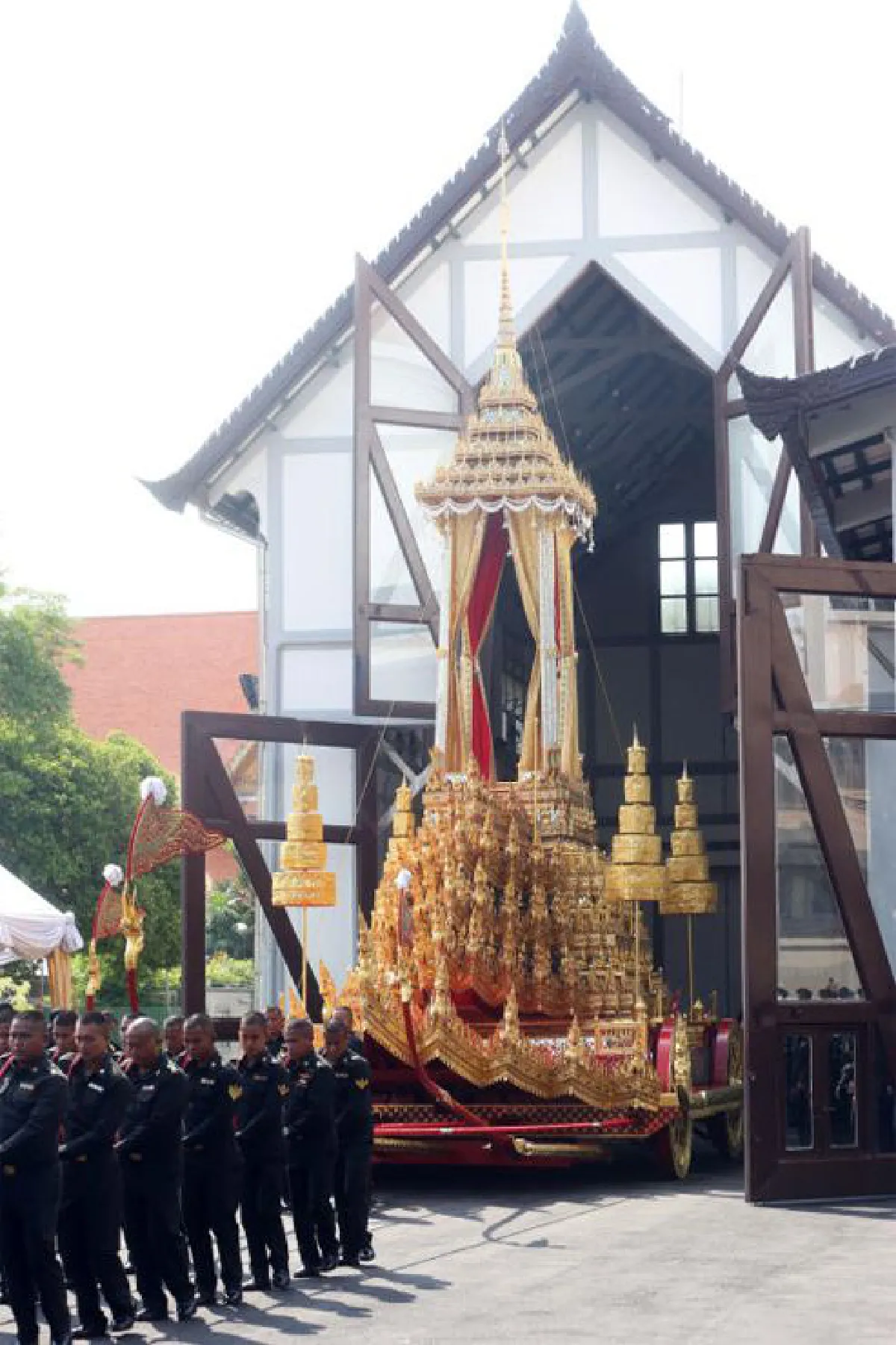 ราชรถอันประเสริฐยิ่ง