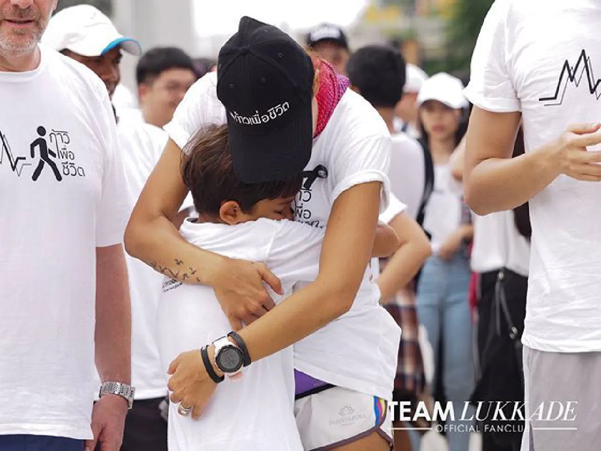 ลูกเกด นำขบวนเดินระดมทุนตากแดดลุยฝน 7 วัน ยอดบริจาค 6 ล้านบาท