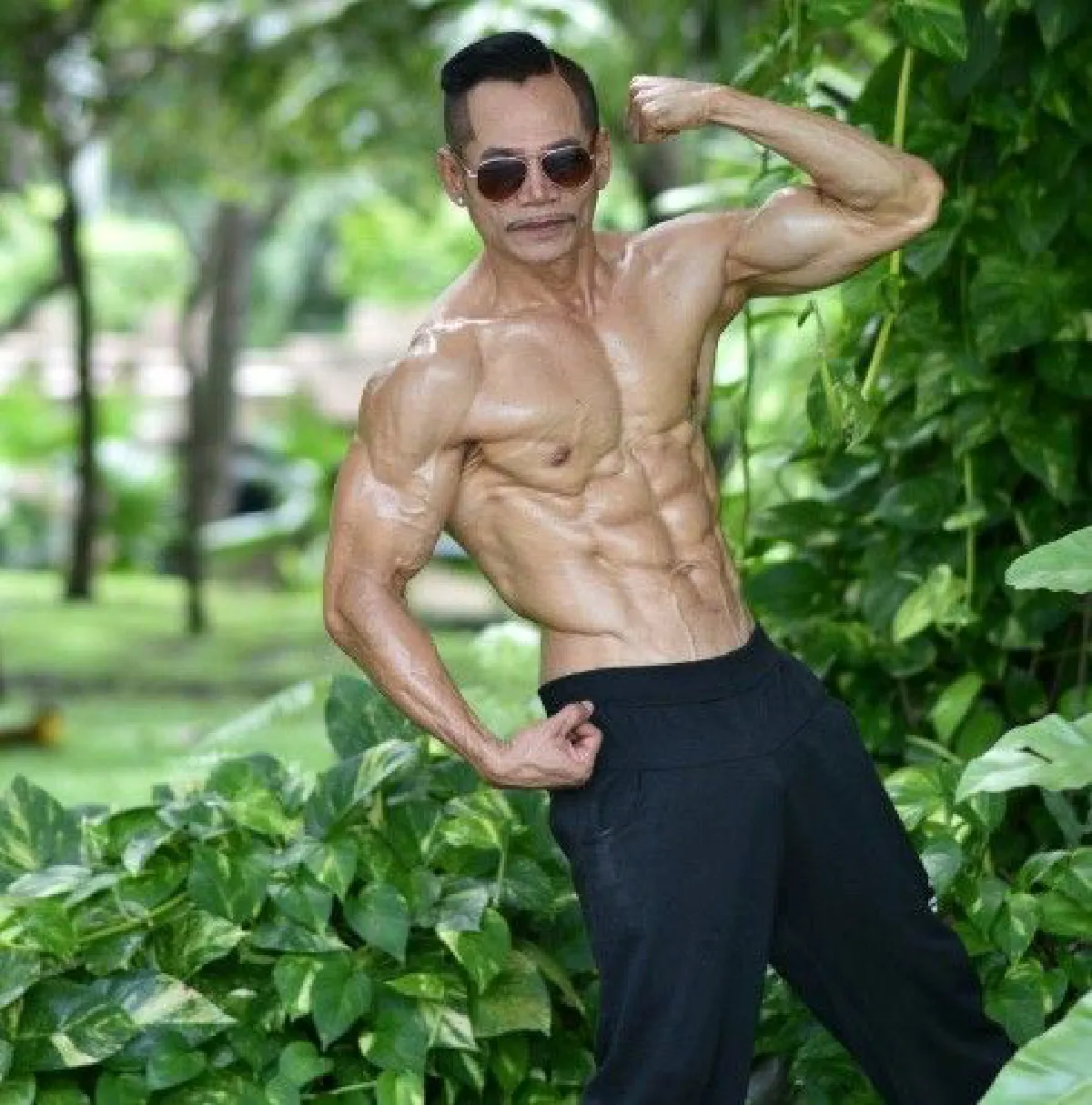 ชื่นชม! "ป๋าทอมมี่" สุดแข็งเเกร่งในวัย 55 ปี เเนะอย่าทำงานจนไม่ออกกำลังกาย