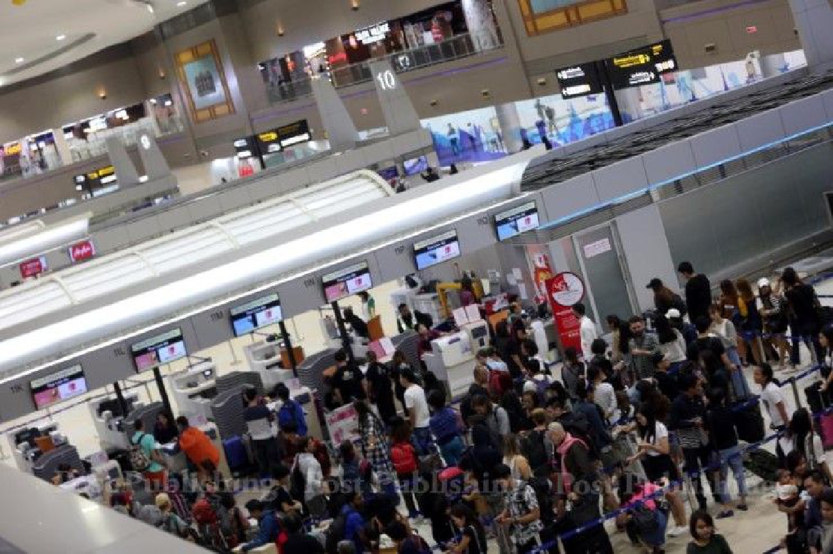 "ทอท."กางแผนแก้ปัญหาคนล้นสนามบิน "ทอท."กางแผนแก้ปัญหาคนล้นสนามบิน