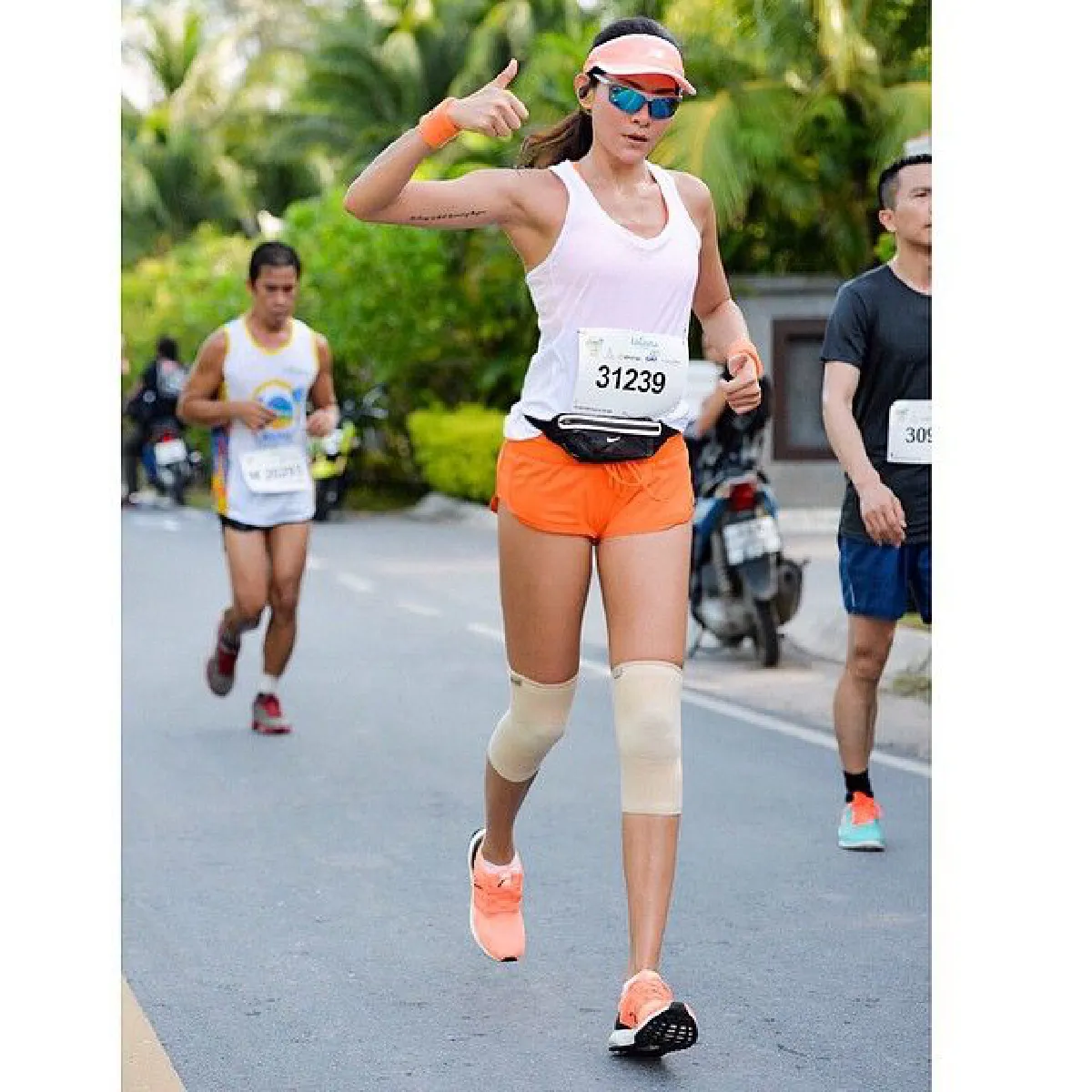 รวมดารานักวิ่ง...จากสิ่งที่รักนำไปสู่เรื่องราวดีๆ