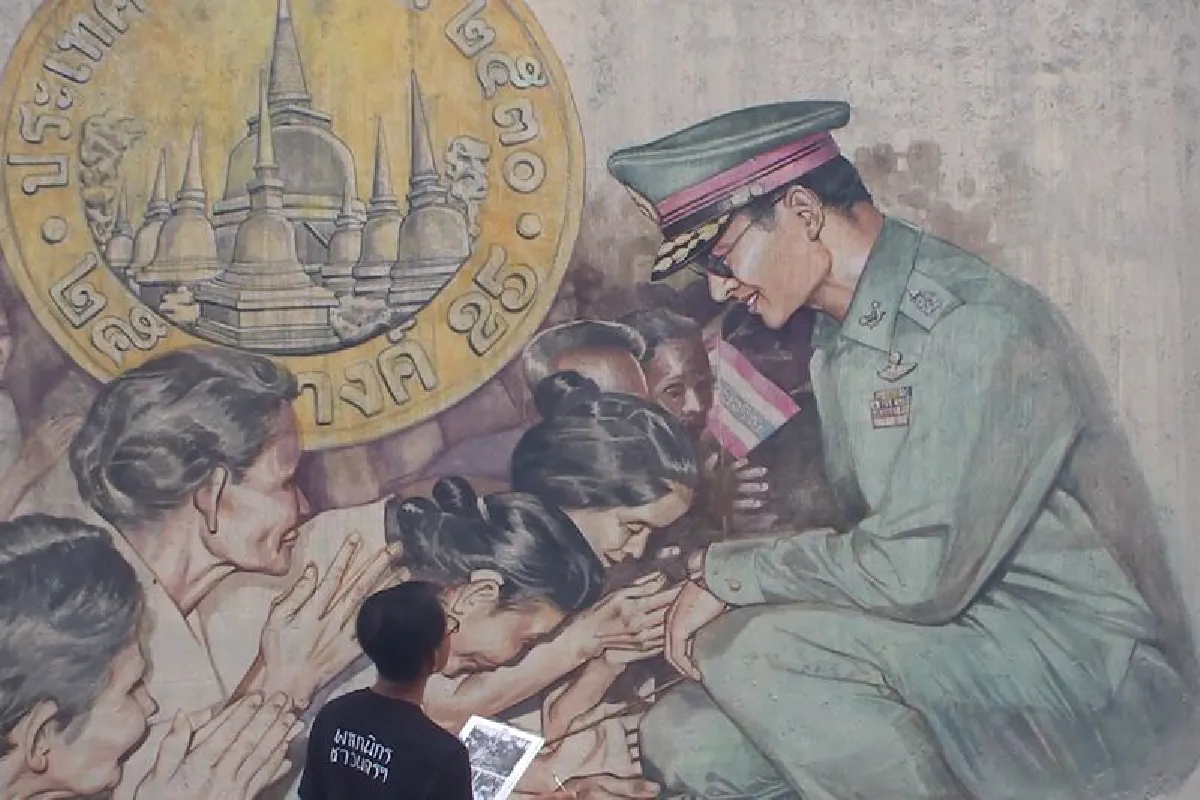 ชมภาพวาดบนกำแพงเก่าเล่าเรื่องร.9เสด็จเมืองนคร