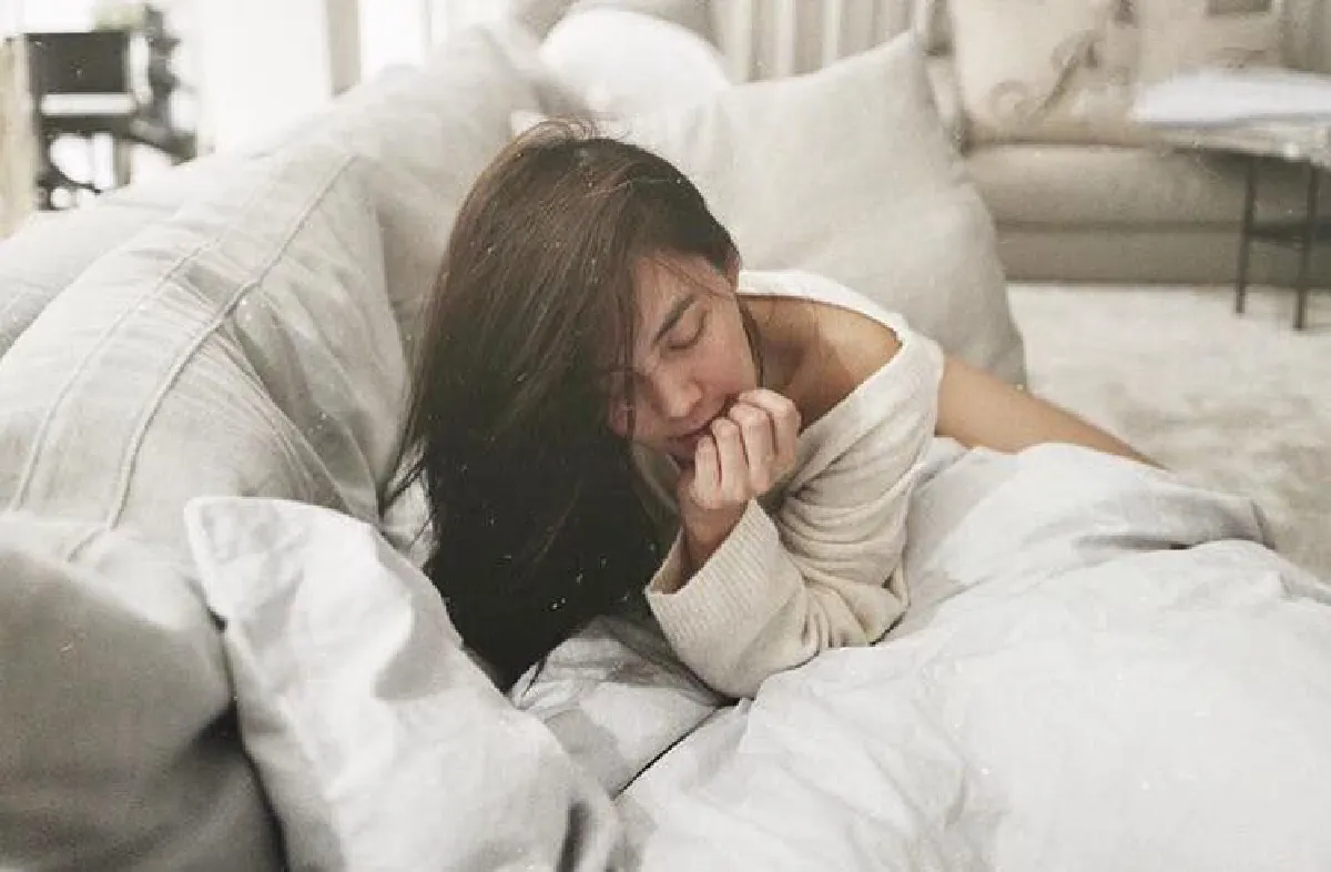 ลีลาการโพสบนเตียงแบบแซ่บๆ ตามสไตล์ “เจนี่"