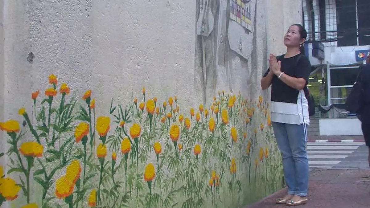 ชมภาพวาดบนกำแพงเก่าเล่าเรื่องร.9เสด็จเมืองนคร