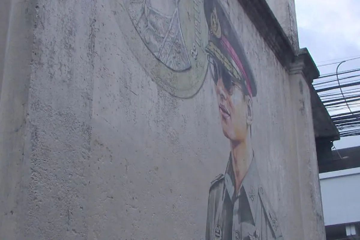 ชมภาพวาดบนกำแพงเก่าเล่าเรื่องร.9เสด็จเมืองนคร