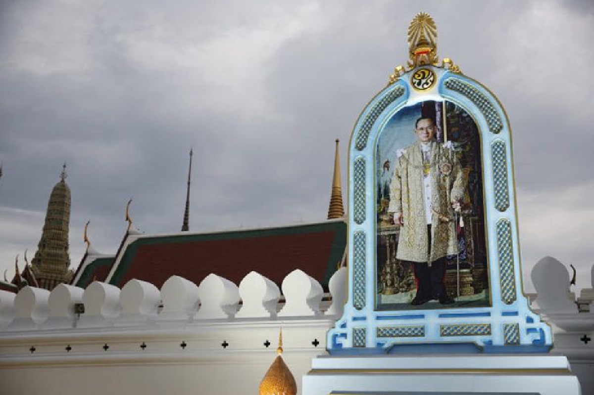 รัฐบาลชวนประชาชนบำเพ็ญกุศลครบรอบ 1 ปี วันสวรรคต ร.9 รัฐบาลชวนประชาชนบำเพ็ญกุศลครบรอบ 1 ปี วันสวรรคต ร.9