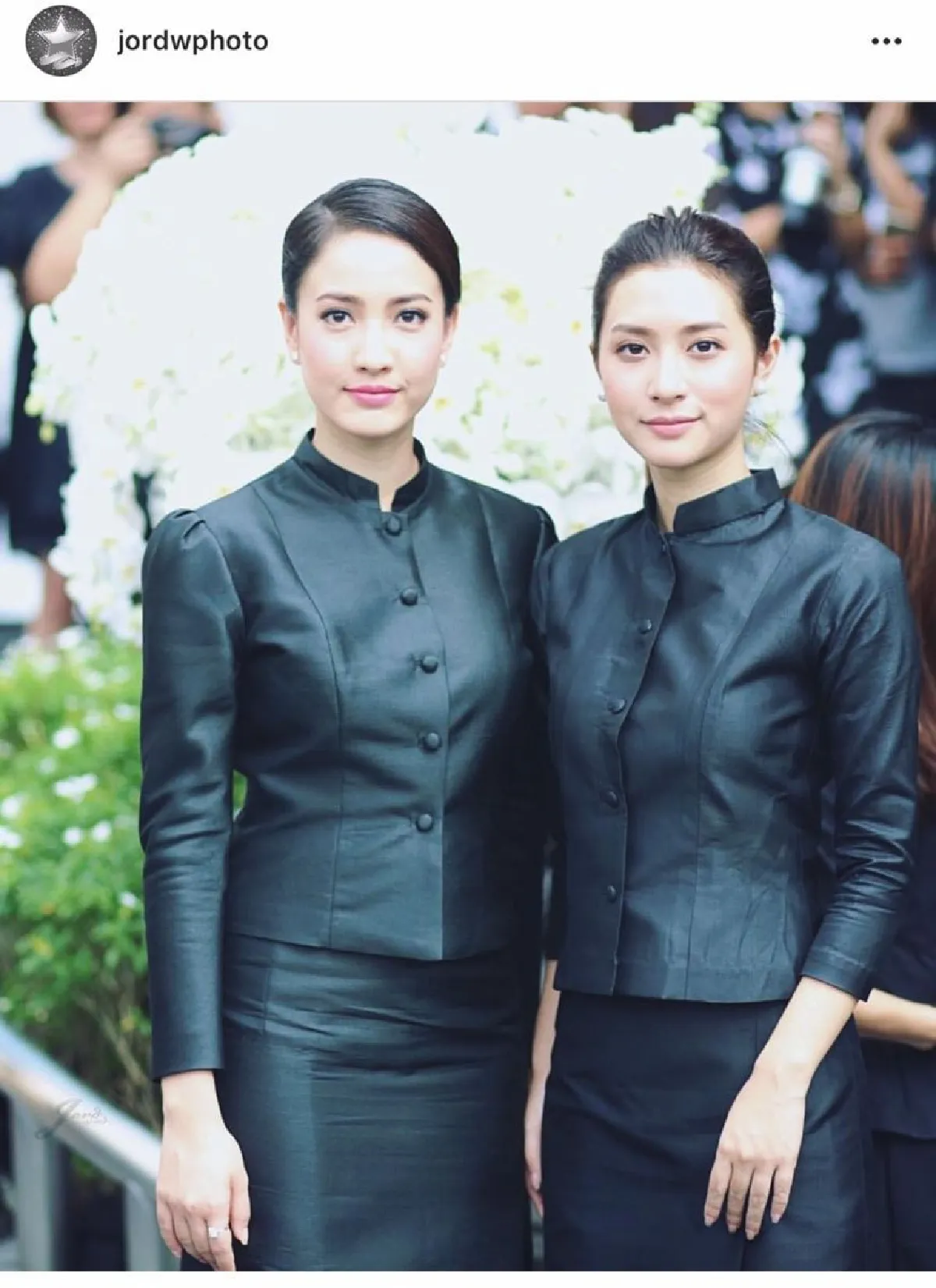 รวมภาพคนบันเทิงในชุดไทยจิตรลดา เพื่อน้อมถวายอาลัย