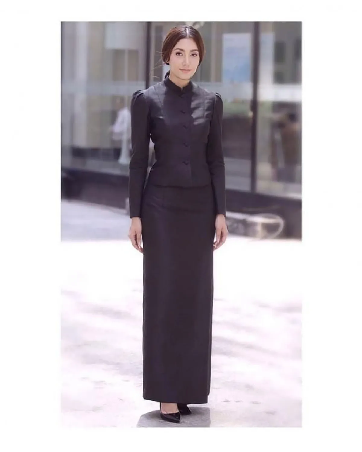 รวมภาพคนบันเทิงในชุดไทยจิตรลดา เพื่อน้อมถวายอาลัย