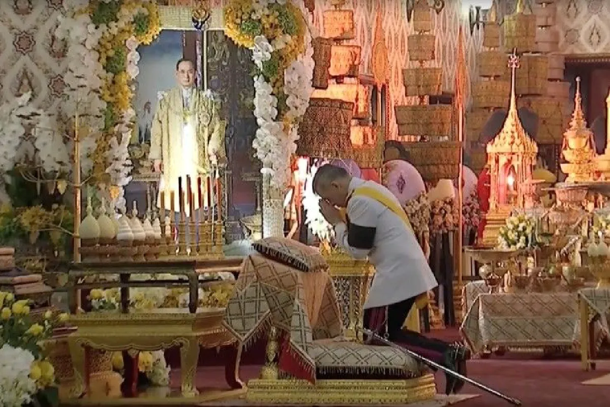พระเจ้าอยู่หัวเสด็จฯทรงบำเพ็ญพระราชกุศลครบ1ปีวันสวรรคต "รัชกาลที่9"