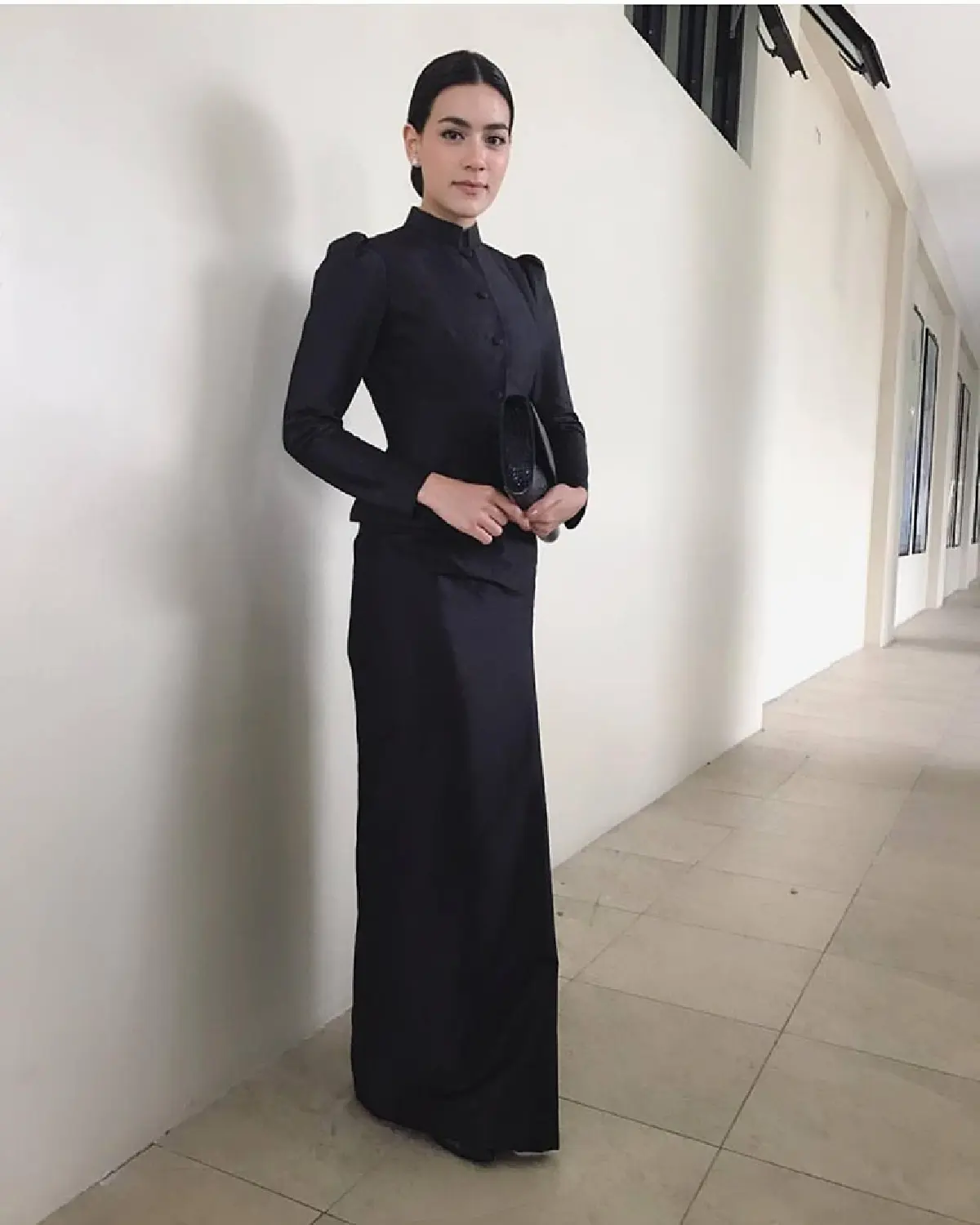 รวมภาพคนบันเทิงในชุดไทยจิตรลดา เพื่อน้อมถวายอาลัย