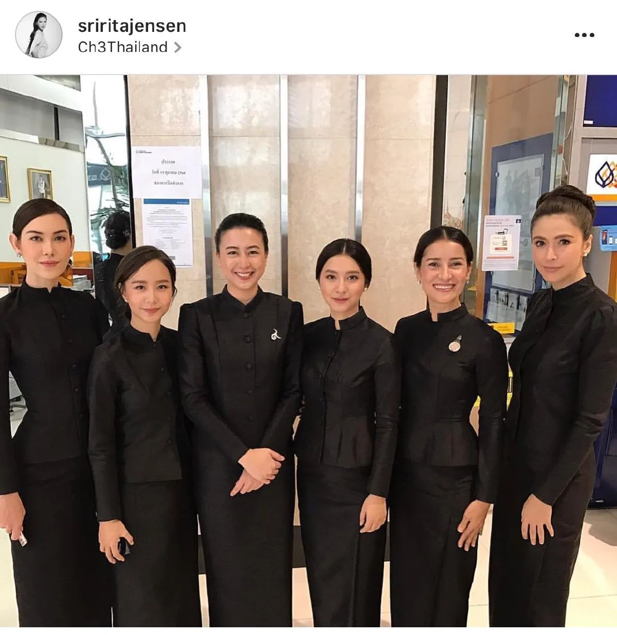 รวมภาพคนบันเทิงในชุดไทยจิตรลดา เพื่อน้อมถวายอาลัย