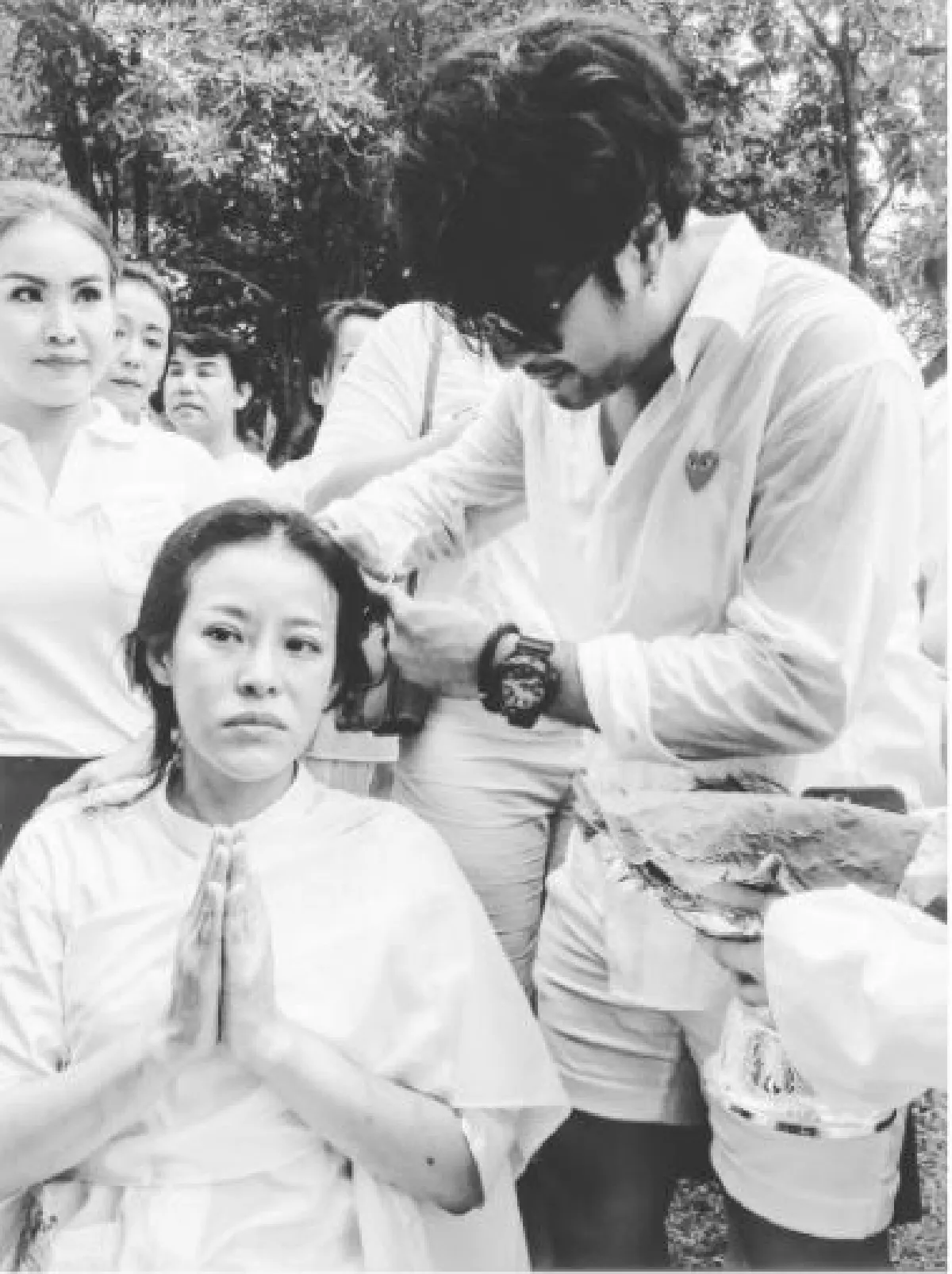 หนิง ปณิตา ปลงผมบวชชีถวายเป็นพระราชกุศลในหลวง ร.9