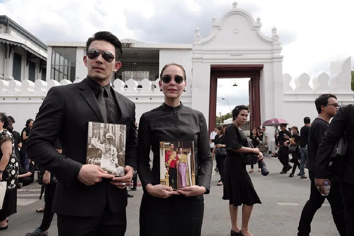 รวมภาพคนบันเทิงในชุดไทยจิตรลดา เพื่อน้อมถวายอาลัย