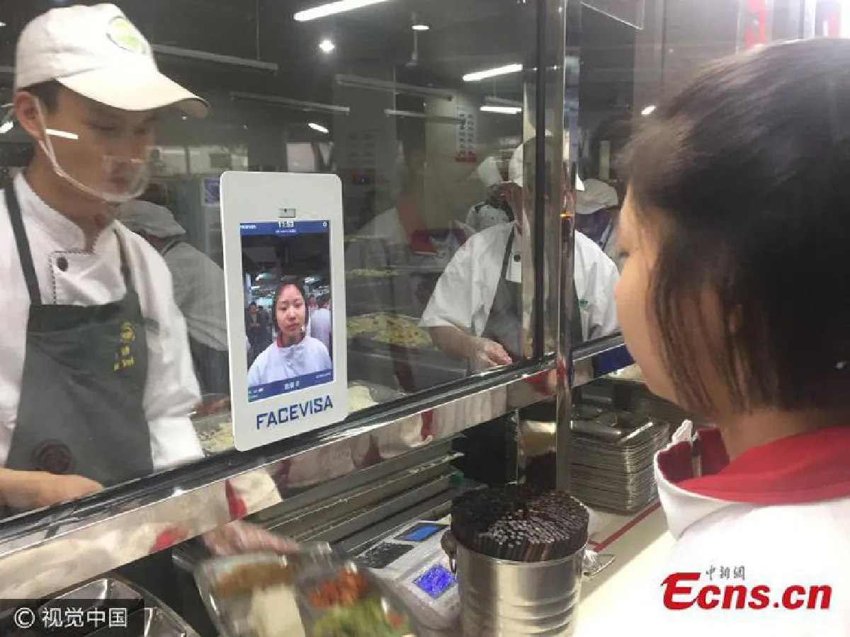 สะดวกและดีต่อสุขอนามัย! ระบบสแกนหน้าซื้ออาหารในโรงเรียนจีน