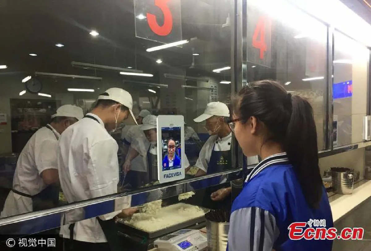 สะดวกและดีต่อสุขอนามัย! ระบบสแกนหน้าซื้ออาหารในโรงเรียนจีน