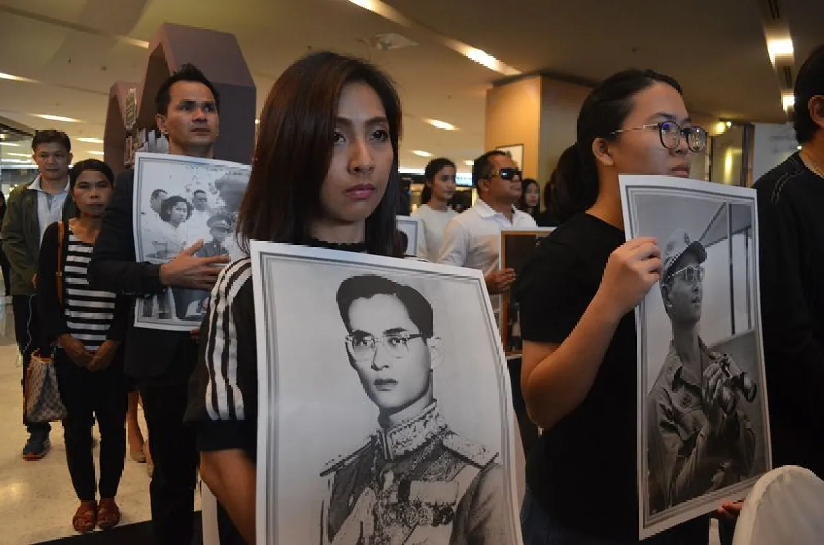 ศิษย์เก่าจุฬาฯโคราชบรรเลงเพลงพระราชนิพนธ์รำลึกร.9