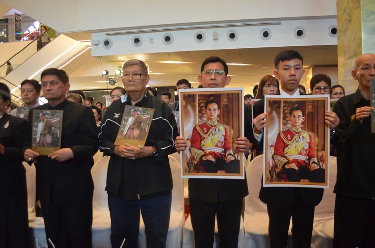 ศิษย์เก่าจุฬาฯโคราชบรรเลงเพลงพระราชนิพนธ์รำลึกร.9