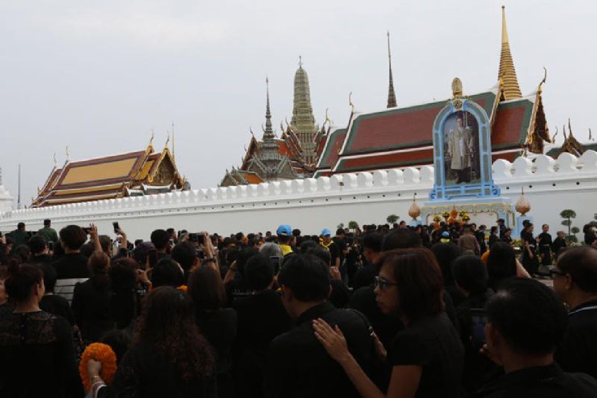 1 ปีที่จากไป...ในก้นบึ้งหัวใจพสกนิกร 1 ปีที่จากไป...ในก้นบึ้งหัวใจพสกนิกร