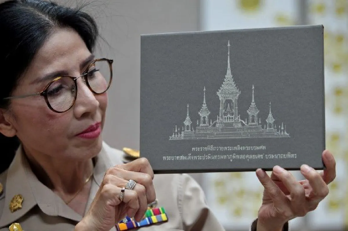 รัฐบาลจัดพิมพ์บัตรเชิญแขกร่วมงานพระราชพิธีถวายพระเพลิงพระบรมศพ 7.5 พันใบ