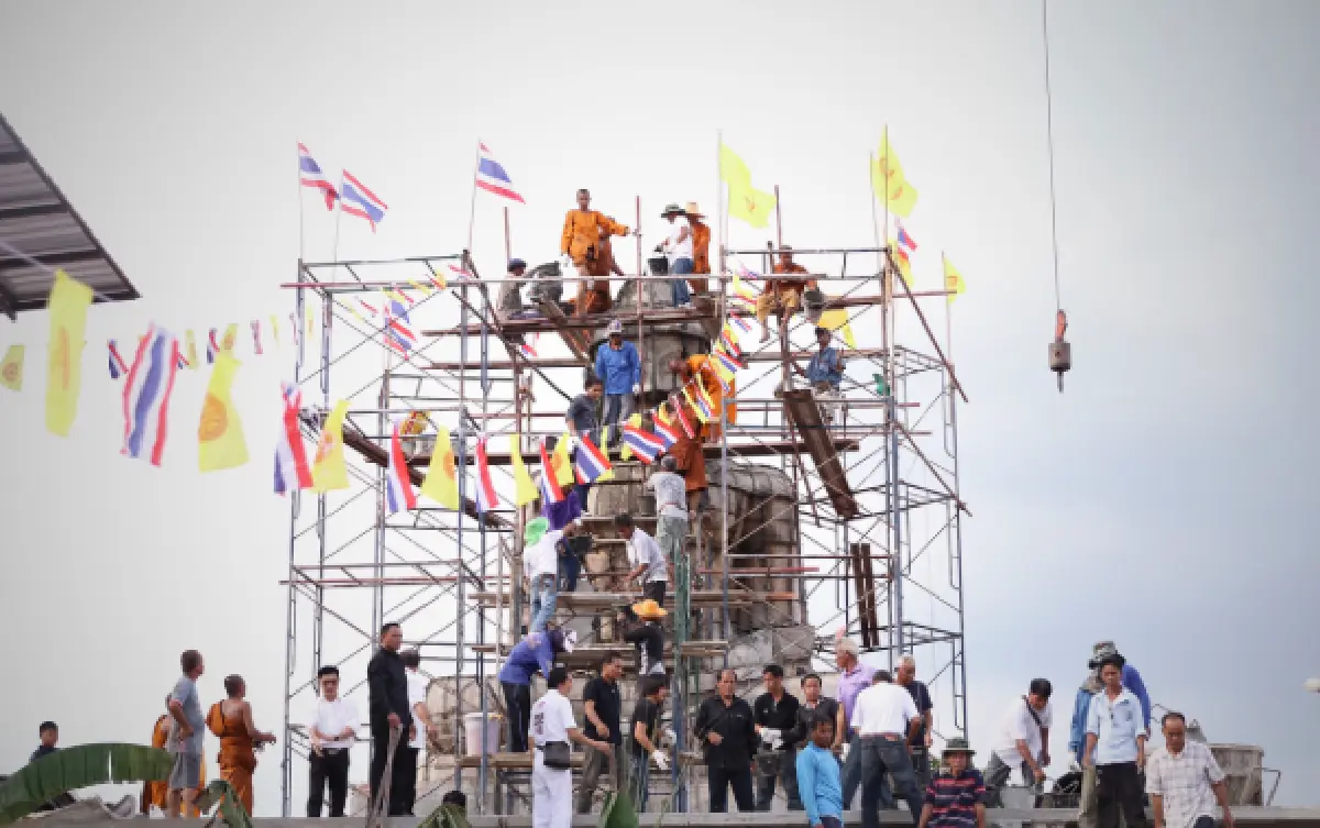 คู่รักสายบุญ!  “พุฒ-จุ๋ย” ร่วมบุญกันสร้างพระอุโบสถ