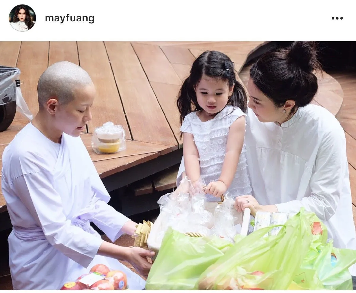 10 ภาพงดงามของ "แม่ชีหนิง” ขณะบวชชีปฏิบัติธรรมถวายเป็นพระราชกุศล