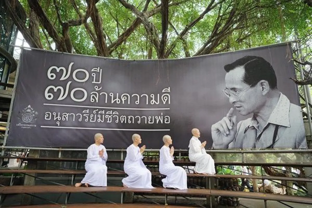 10 ภาพงดงามของ "แม่ชีหนิง” ขณะบวชชีปฏิบัติธรรมถวายเป็นพระราชกุศล