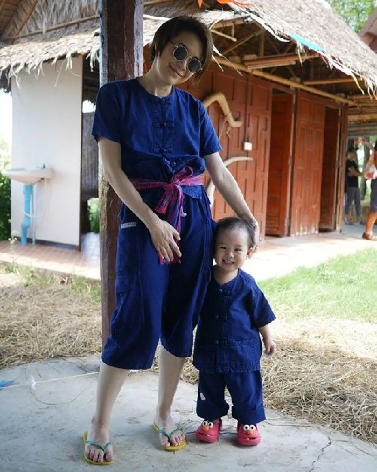 รวมภาพลูกดาราคนดัง ดำนาปลูกข้าว เรียนรู้การดำรงชีวิตในวิถีพอเพียง