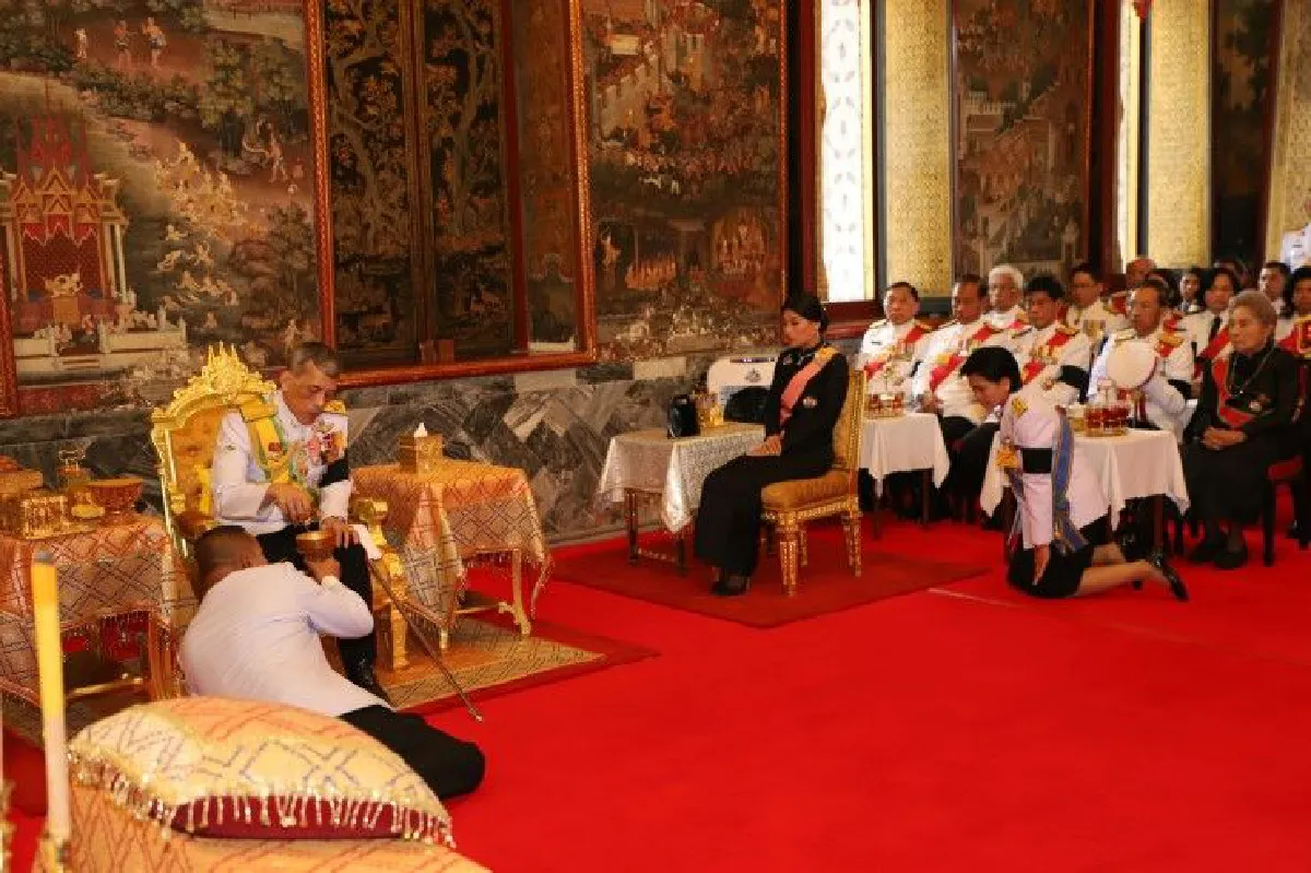 สมเด็จพระเจ้าอยู่หัวเสด็จทรงบำเพ็ญพระราชกุศลถวายผ้าพระกฐิน