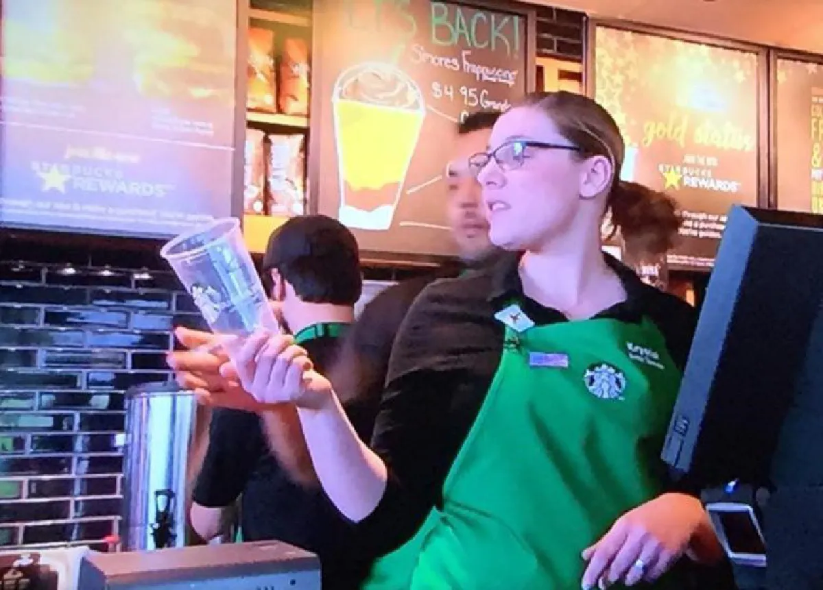 หัวใจบริการ! บาริสต้าสาวตั้งใจเรียนภาษามือเพื่อรับออเดอร์จากคนหูหนวก