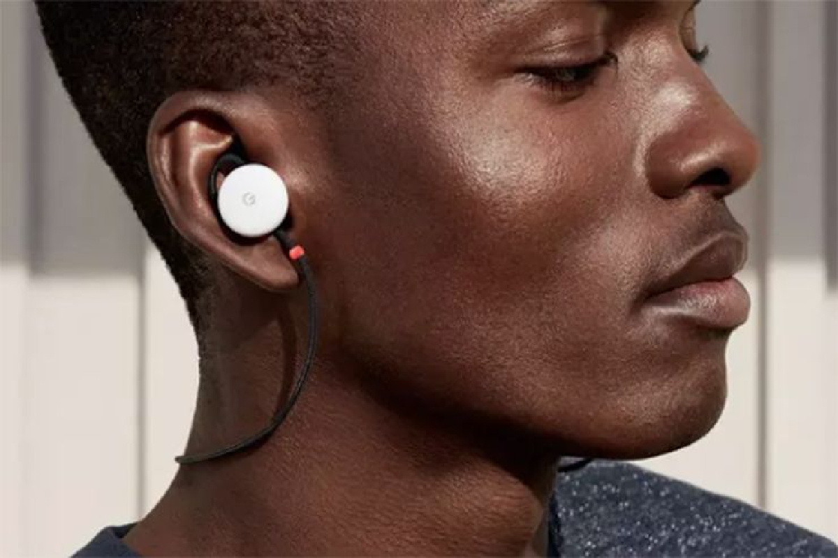 กูเกิลปล่อย หูฟังนักแปลอัจฉริยะ “Pixel Buds” ลดกำแพงกั้นระหว่างภาษา กูเกิลปล่อย หูฟังนักแปลอัจฉริยะ “Pixel Buds” ลดกำแพงกั้นระหว่างภาษา