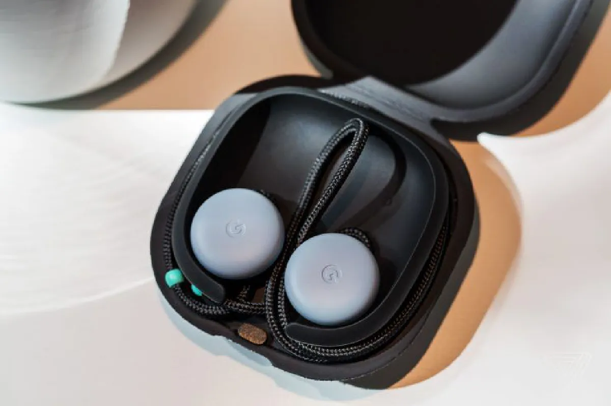 กูเกิลปล่อย หูฟังนักแปลอัจฉริยะ “Pixel Buds” ลดกำแพงกั้นระหว่างภาษา