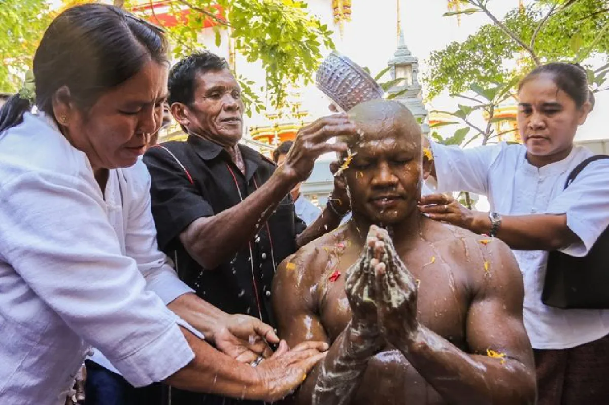 "บัวขาว" บวชถวายเป็นพระราชกุศลรัชกาลที่ 9