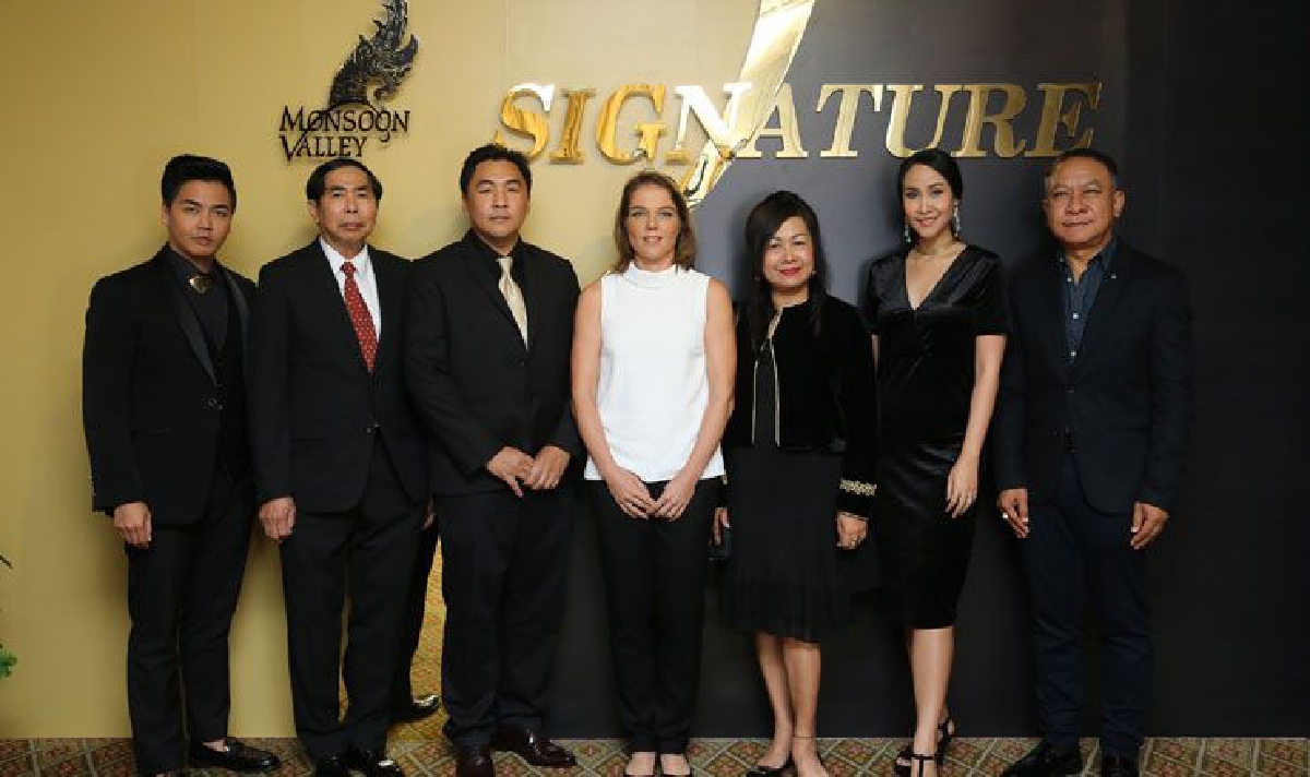 เปิดตัว “มอนซูน แวลลีย์ ซิกเนเจอร์” ไวน์ชั้นเลิศตัวใหม่จาก “สยาม ไวเนอรี่” ไวน์คุณภาพที่มีรสชาติโดดเด่นเป็นเอกลักษณ์จากองุ่นที่คัดสรรอย่างพิถีพิถัน เปิดตัว “มอนซูน แวลลีย์ ซิกเนเจอร์” ไวน์ชั้นเลิศตัวใหม่จาก “สยาม ไวเนอรี่” ไวน์คุณภาพที่มีรสชาติโดดเด่นเป็นเอกลักษณ์จากองุ่นที่คัดสรรอย่างพิถีพิถัน