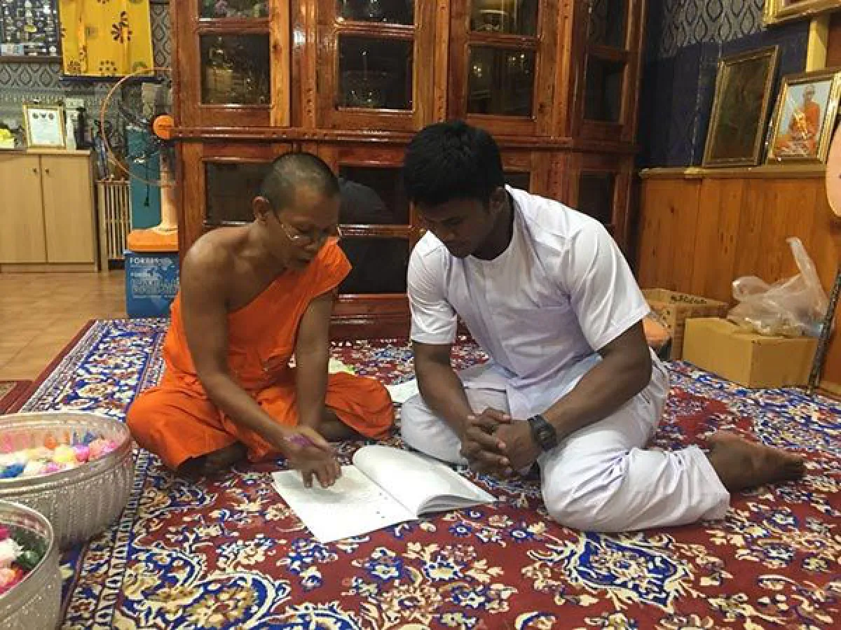 บัวขาว บัญชาเมฆ บวชถวายเป็นพระราชกุศลในหลวงร.9