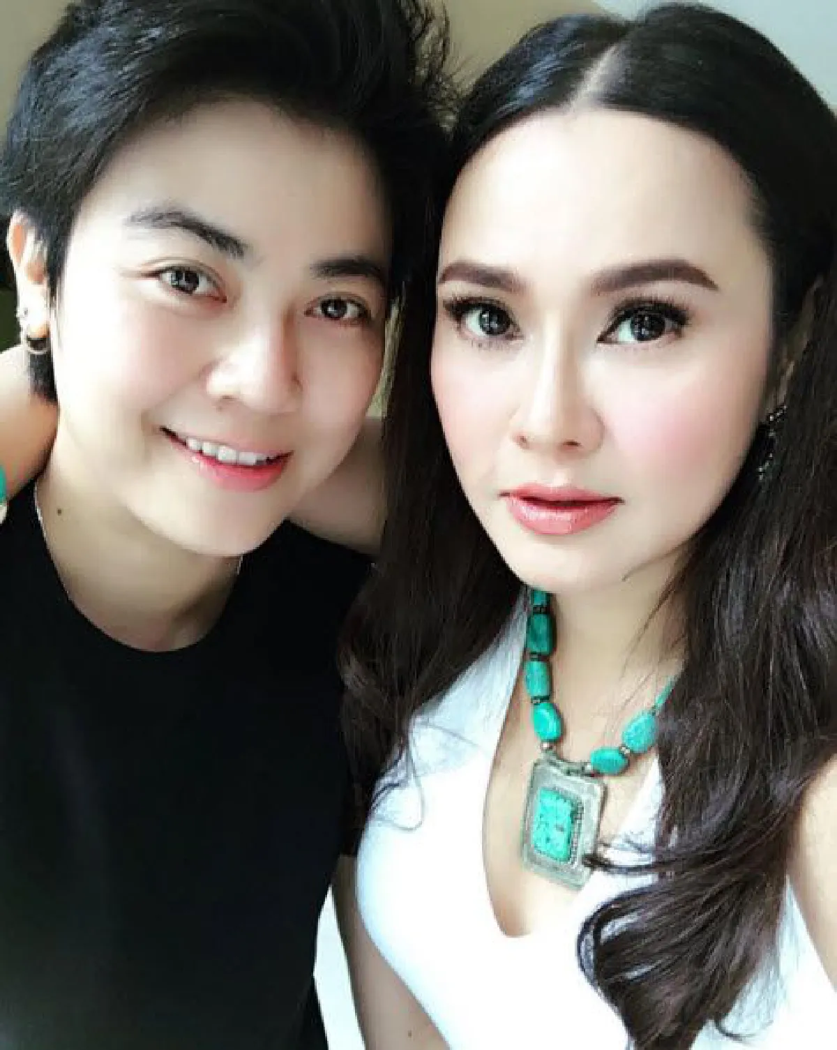 เพศเดียวกันไม่ใช่ปัญหา..เปิดคู่รักคนบันเทิง “หญิงรักหญิง"
