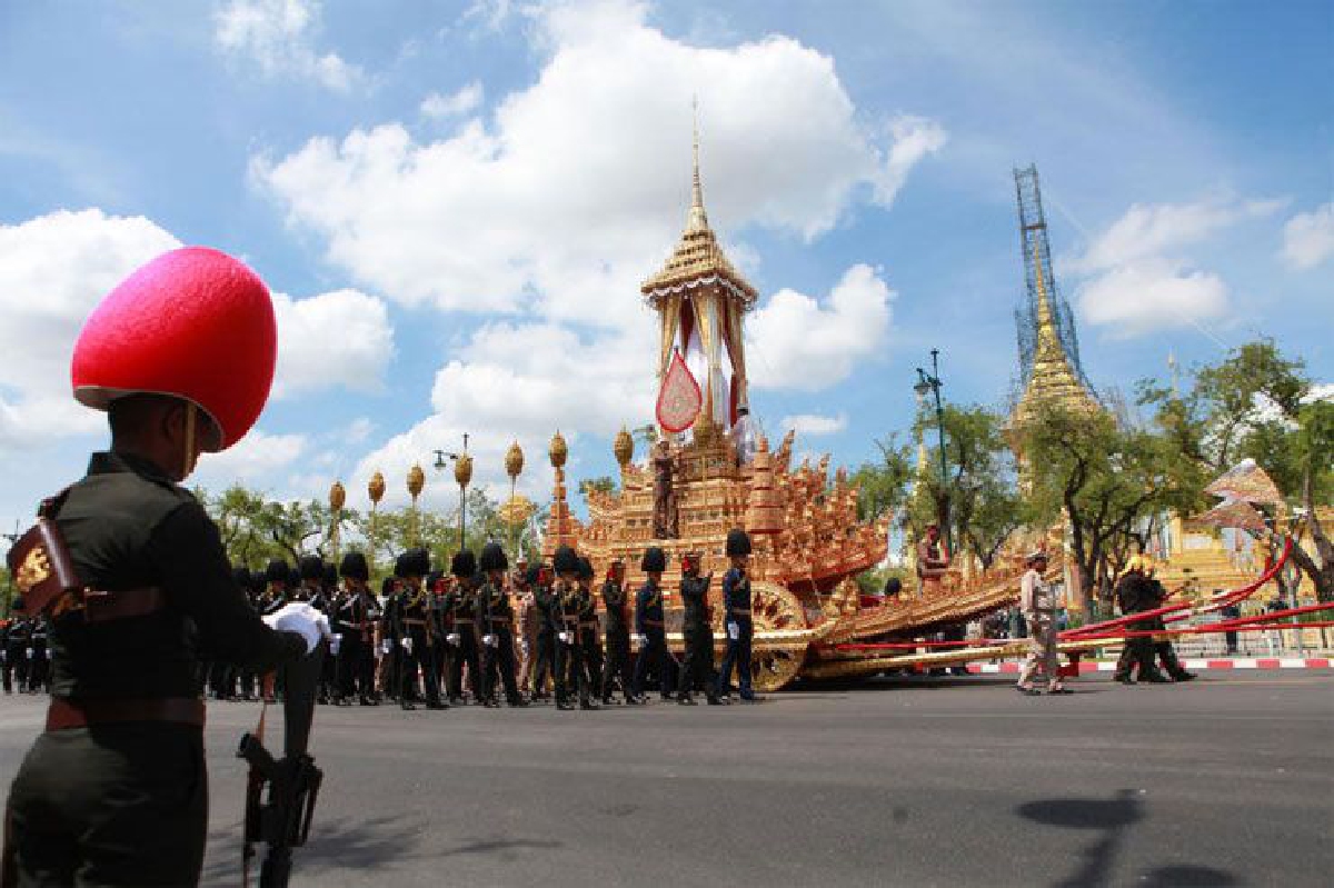 เสด็จสู่ฟากฟ้าสุราลัย สถิตในดวงใจตราบนิจนิรันดร์ เสด็จสู่ฟากฟ้าสุราลัย สถิตในดวงใจตราบนิจนิรันดร์