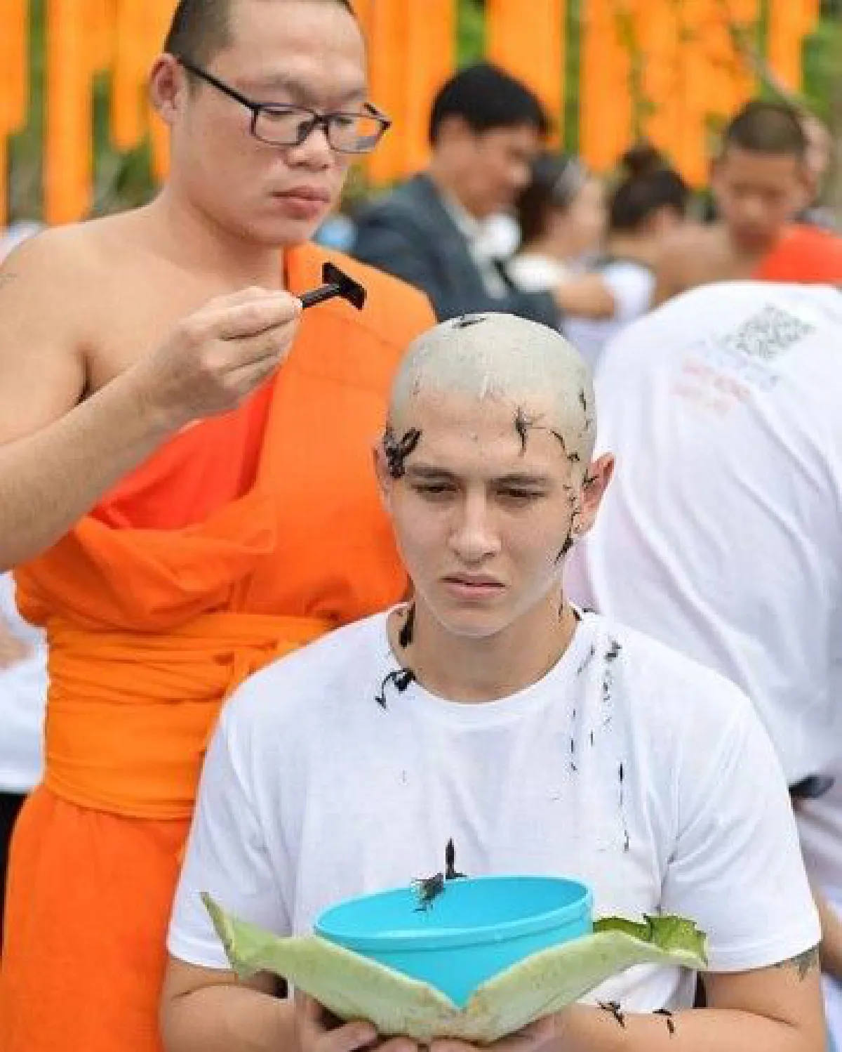 "ทนงศักดิ์-ชิน-กวินท์" บวชหมู่แสดงความอาลัยถวายแด่ในหลวงร.9