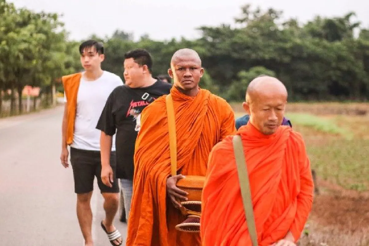 กิจวัตร "พระบัวขาว" ระหว่างบวชเพื่อถวายเป็นพระราชกุศล